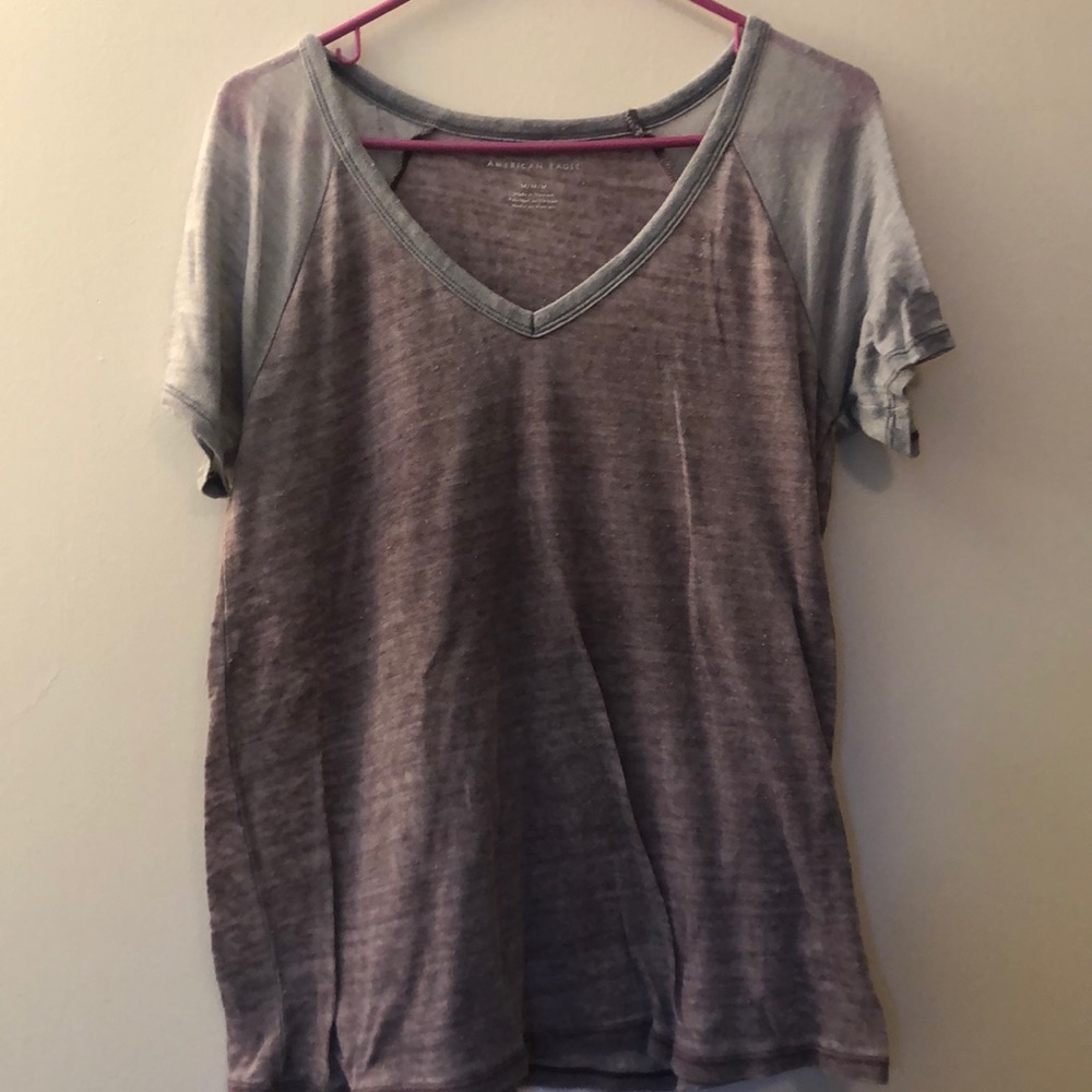 AEO v neck t shirt